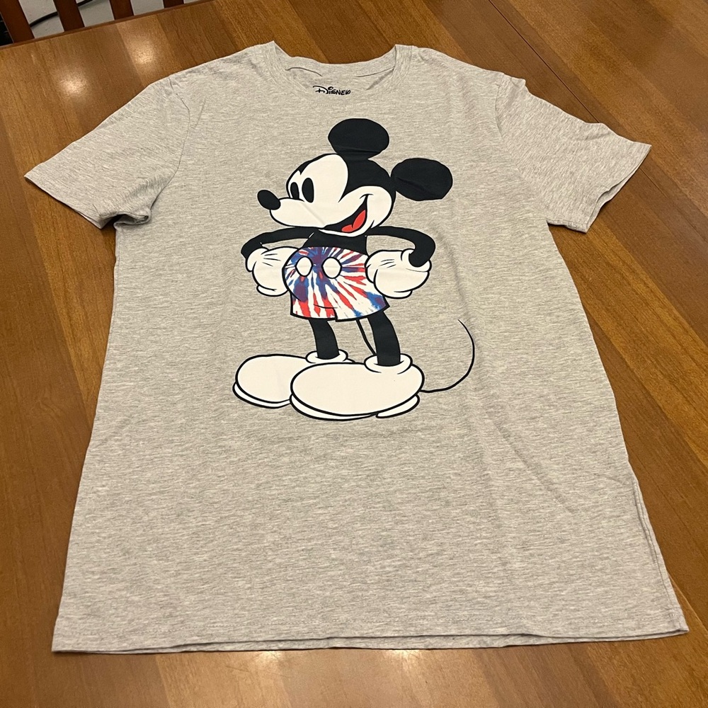 Disney Mickey Mouse graphic t-shirt Size Small